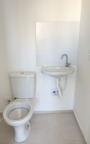 Apartamento à venda com 46m², 2 quartos e 1 vaga Apartamento à venda com 46m², 2 quartos e 1 vagaBanheiro da suíte