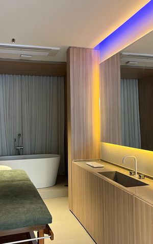 Apartamento à venda com 182m², 3 quartos e 3 vagas Apartamento à venda com 182m², 3 quartos e 3 vagasÁrea comum - Piscina