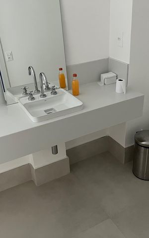 Apartamento à venda com 182m², 3 quartos e 3 vagas Apartamento à venda com 182m², 3 quartos e 3 vagasBanheiro 1