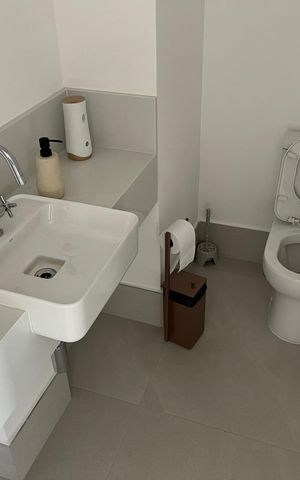 Apartamento à venda com 182m², 3 quartos e 3 vagas Apartamento à venda com 182m², 3 quartos e 3 vagasLavabo