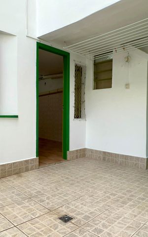 Casa à venda com 180m², 3 quartos e 3 vagas Casa à venda com 180m², 3 quartos e 3 vagasQuintal