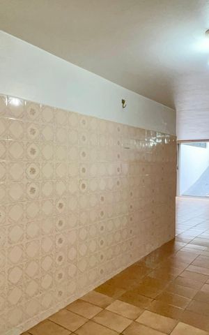 Casa à venda com 180m², 3 quartos e 3 vagas Casa à venda com 180m², 3 quartos e 3 vagasGaragem