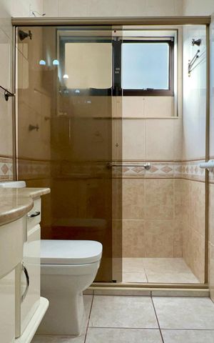 Casa à venda com 180m², 3 quartos e 3 vagas Casa à venda com 180m², 3 quartos e 3 vagasBanheiro