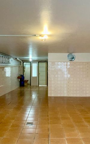 Casa à venda com 180m², 3 quartos e 3 vagas Casa à venda com 180m², 3 quartos e 3 vagasGaragem