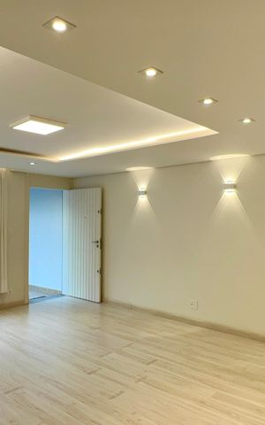 Casa à venda com 180m², 3 quartos e 3 vagas Casa à venda com 180m², 3 quartos e 3 vagasSala