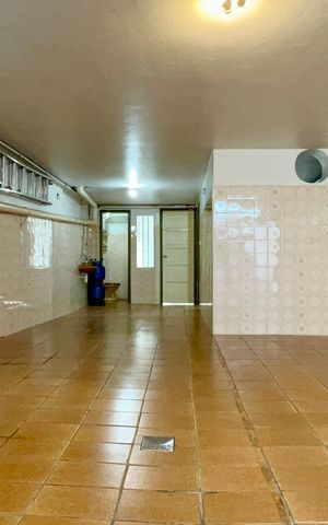 Casa à venda com 180m², 3 quartos e 3 vagas Casa à venda com 180m², 3 quartos e 3 vagasGaragem