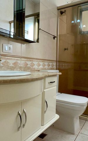 Casa à venda com 180m², 3 quartos e 3 vagas Casa à venda com 180m², 3 quartos e 3 vagasBanheiro