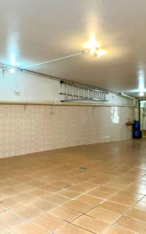 Casa à venda com 180m², 3 quartos e 3 vagas Casa à venda com 180m², 3 quartos e 3 vagasGaragem