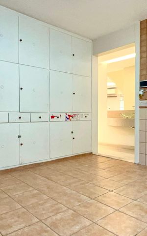 Casa à venda com 180m², 3 quartos e 3 vagas Casa à venda com 180m², 3 quartos e 3 vagasCozinha