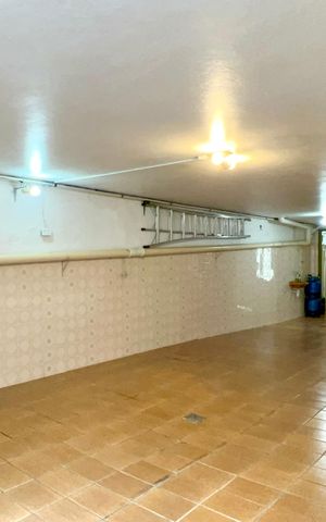 Casa à venda com 180m², 3 quartos e 3 vagas Casa à venda com 180m², 3 quartos e 3 vagasGaragem