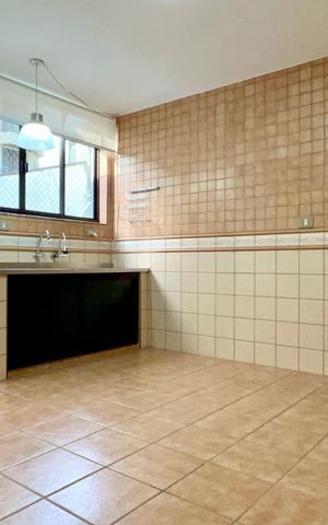 Casa à venda com 180m², 3 quartos e 3 vagas Casa à venda com 180m², 3 quartos e 3 vagasCozinha