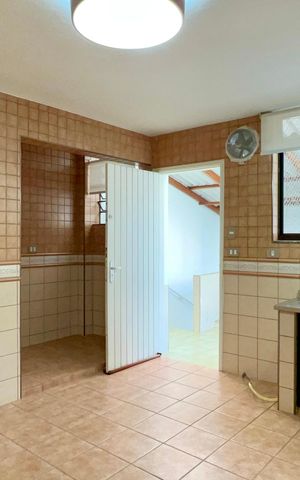 Casa à venda com 180m², 3 quartos e 3 vagas Casa à venda com 180m², 3 quartos e 3 vagasCozinha