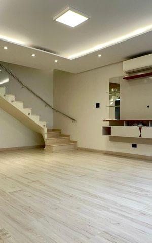 Casa à venda com 180m², 3 quartos e 3 vagas Casa à venda com 180m², 3 quartos e 3 vagasSala