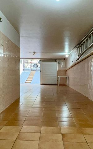 Casa à venda com 180m², 3 quartos e 3 vagas Casa à venda com 180m², 3 quartos e 3 vagasGaragem