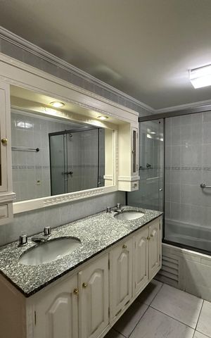 Apartamento à venda com 162m², 3 quartos e 2 vagas Apartamento à venda com 162m², 3 quartos e 2 vagasBanheiro da Suíte