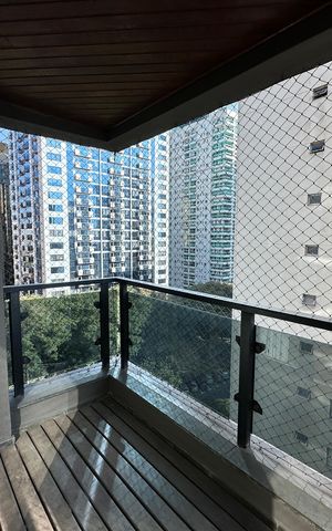 Apartamento à venda com 162m², 3 quartos e 2 vagas Apartamento à venda com 162m², 3 quartos e 2 vagasVaranda da Sala
