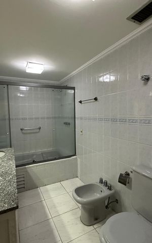 Apartamento à venda com 162m², 3 quartos e 2 vagas Apartamento à venda com 162m², 3 quartos e 2 vagasBanheiro da Suíte