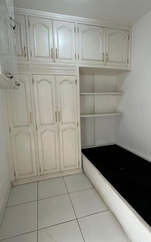 Apartamento à venda com 162m², 3 quartos e 2 vagas Apartamento à venda com 162m², 3 quartos e 2 vagasQuarto de Serviço
