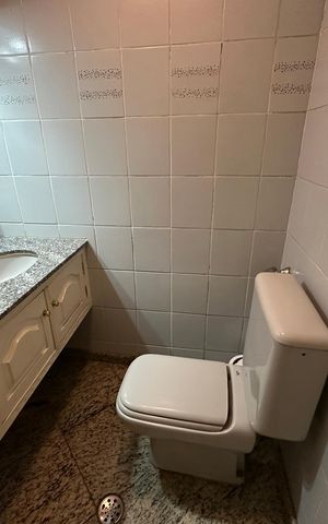 Apartamento à venda com 162m², 3 quartos e 2 vagas Apartamento à venda com 162m², 3 quartos e 2 vagasLavabo