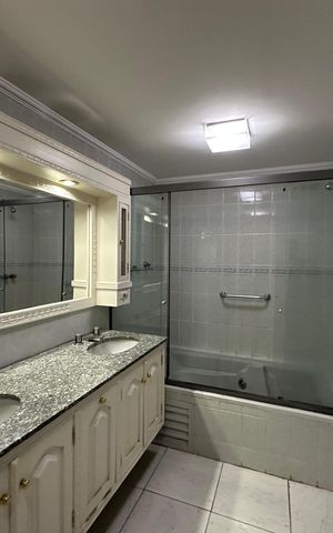 Apartamento à venda com 162m², 3 quartos e 2 vagas Apartamento à venda com 162m², 3 quartos e 2 vagasBanheiro da Suíte
