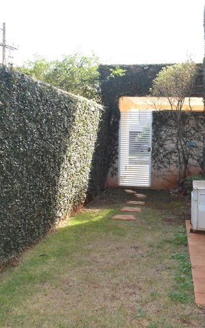 Casa de condomínio para alugar com 222m², 3 quartos e 4 vagasQuintal