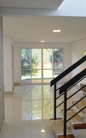 Casa de condomínio para alugar com 222m², 3 quartos e 4 vagasSala