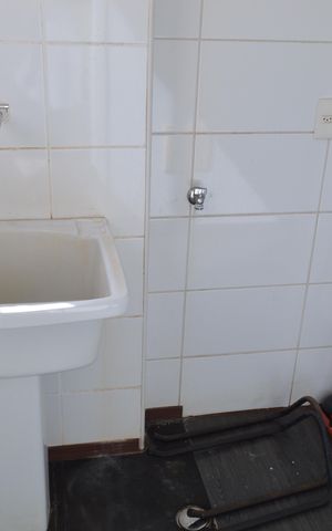 Casa de condomínio para alugar com 222m², 3 quartos e 4 vagasBanheiro de Serviço