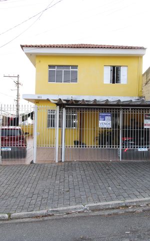Casa à venda com 390m², 3 quartos e 3 vagasFachada