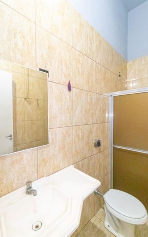 Casa para alugar com 90m², 3 quartos e 2 vagas Casa para alugar com 90m², 3 quartos e 2 vagasBanheiro social
