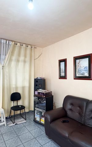 Casa à venda com 112m², 2 quartos e 2 vagas Casa à venda com 112m², 2 quartos e 2 vagasSala