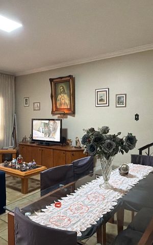 Casa à venda com 196m², 3 quartos e 2 vagas