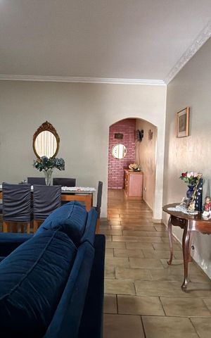 Casa à venda com 196m², 3 quartos e 2 vagas