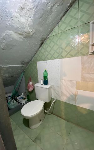 Casa à venda com 100m², 7 quartos e 6 vagas Casa à venda com 100m², 7 quartos e 6 vagasBanheiro de serviço