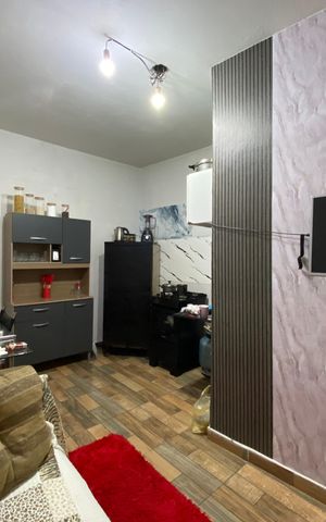 Casa à venda com 100m², 7 quartos e 6 vagas Casa à venda com 100m², 7 quartos e 6 vagasSala