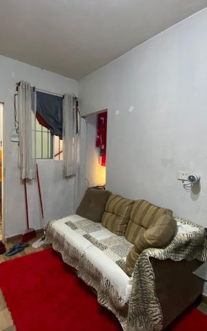 Casa à venda com 100m², 7 quartos e 6 vagas Casa à venda com 100m², 7 quartos e 6 vagasSala