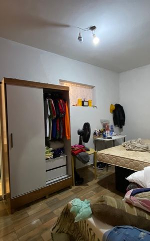 Casa à venda com 100m², 7 quartos e 6 vagas Casa à venda com 100m², 7 quartos e 6 vagasQuarto