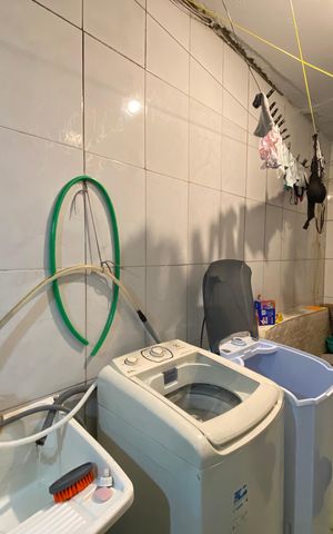 Casa à venda com 100m², 7 quartos e 6 vagas Casa à venda com 100m², 7 quartos e 6 vagasÁrea de serviço