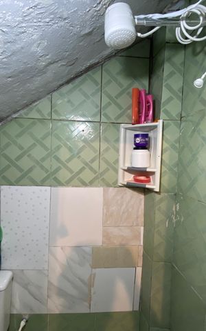 Casa à venda com 100m², 7 quartos e 6 vagas Casa à venda com 100m², 7 quartos e 6 vagasBanheiro de serviço