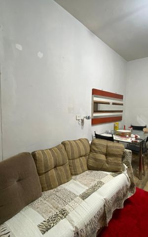 Casa à venda com 100m², 7 quartos e 6 vagas Casa à venda com 100m², 7 quartos e 6 vagasSala