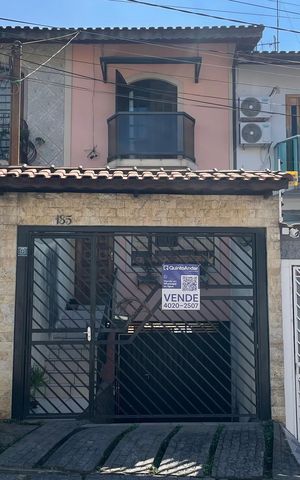 Casa à venda com 110m², 2 quartos e 3 vagas Casa à venda com 110m², 2 quartos e 3 vagasFachada+Placa