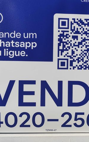 Apartamento à venda com 55m², 3 quartos e sem vaga Apartamento à venda com 55m², 3 quartos e sem vagaFachada