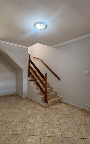 Casa para alugar com 158m², 5 quartos e 2 vagas Casa para alugar com 158m², 5 quartos e 2 vagasSala