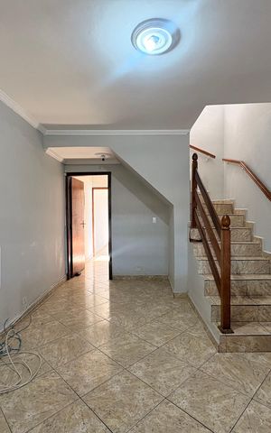 Casa para alugar com 158m², 5 quartos e 2 vagas Casa para alugar com 158m², 5 quartos e 2 vagasSala