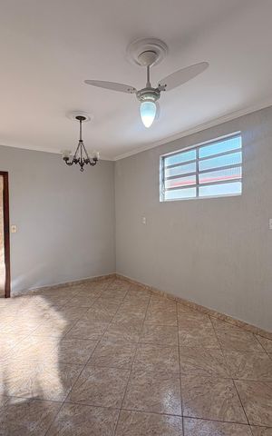 Casa para alugar com 158m², 5 quartos e 2 vagas Casa para alugar com 158m², 5 quartos e 2 vagasSala de jantar