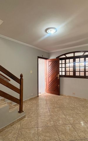 Casa para alugar com 158m², 5 quartos e 2 vagas Casa para alugar com 158m², 5 quartos e 2 vagasSala