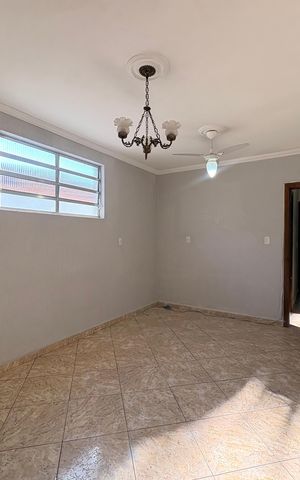 Casa para alugar com 158m², 5 quartos e 2 vagas Casa para alugar com 158m², 5 quartos e 2 vagasSala de jantar