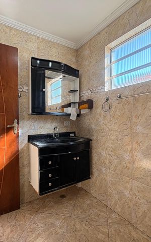 Casa para alugar com 158m², 5 quartos e 2 vagas Casa para alugar com 158m², 5 quartos e 2 vagasBanheiro