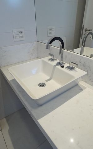 Apartamento à venda com 84m², 2 quartos e 2 vagasBanheiro da Suíte 1