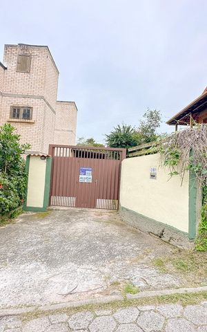 Casa para alugar com 200m², 3 quartos e 2 vagasFachada