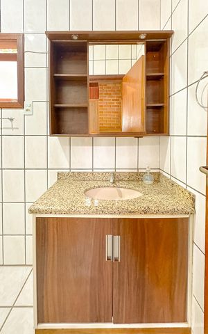 Casa para alugar com 200m², 3 quartos e 2 vagasBanheiro